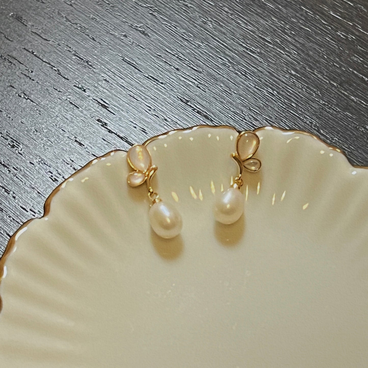 Collection Ephemeral - Pearl earrings