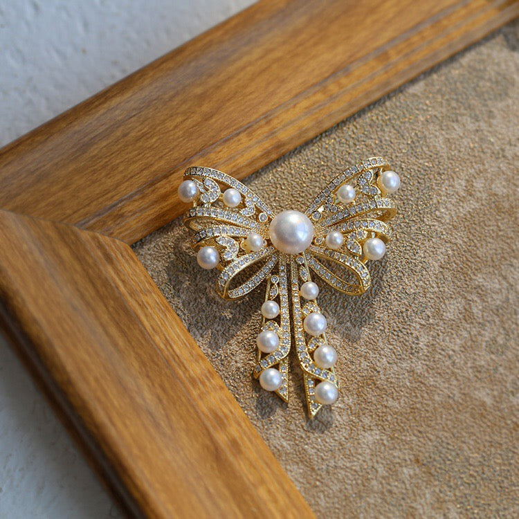 Brooch Flowers & Alice