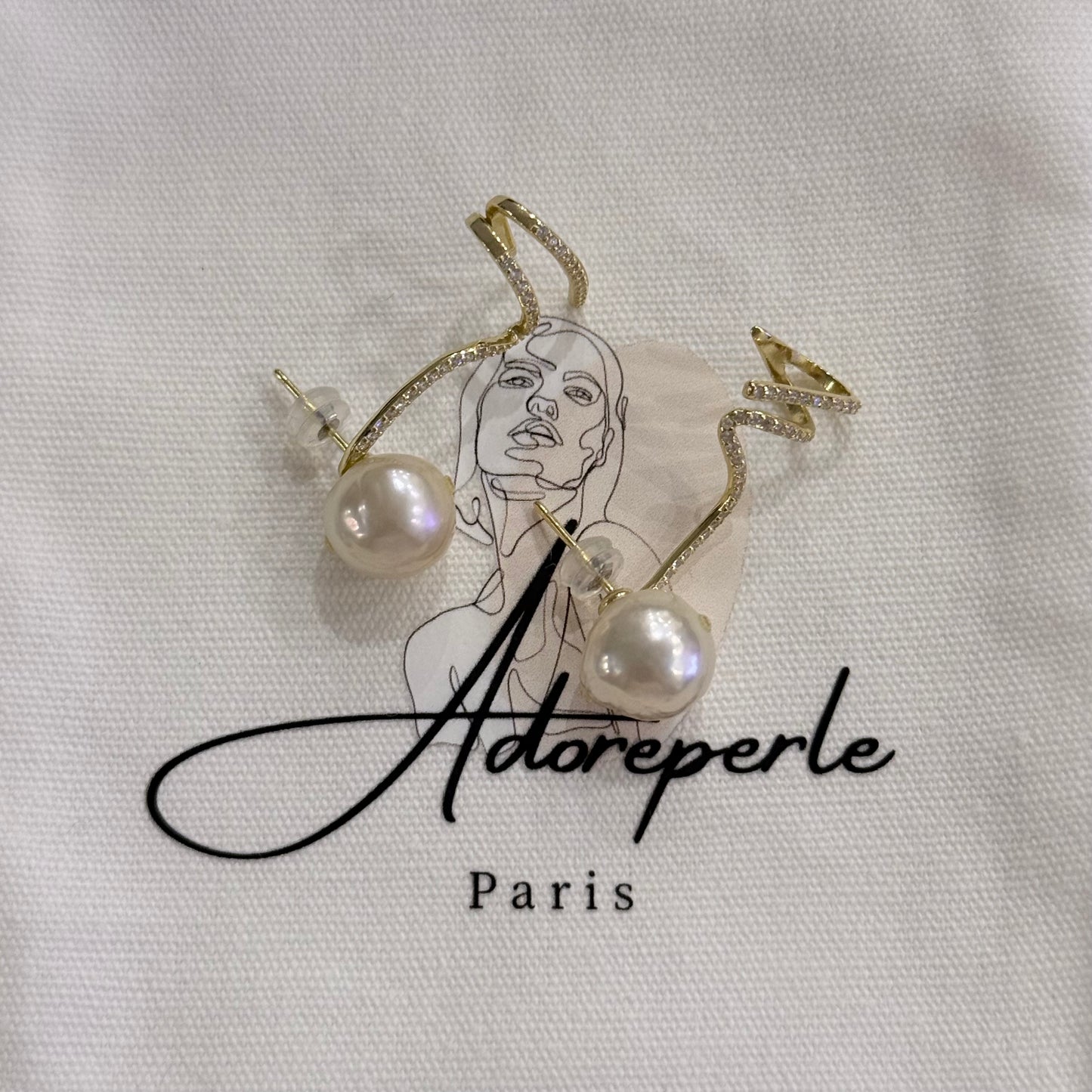 The Marais Collection — Pearl earrings