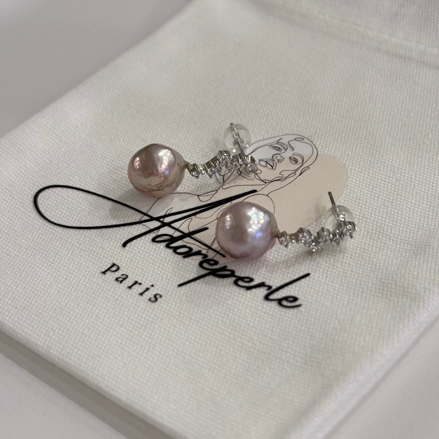 The Marais Collection — Pearl earrings