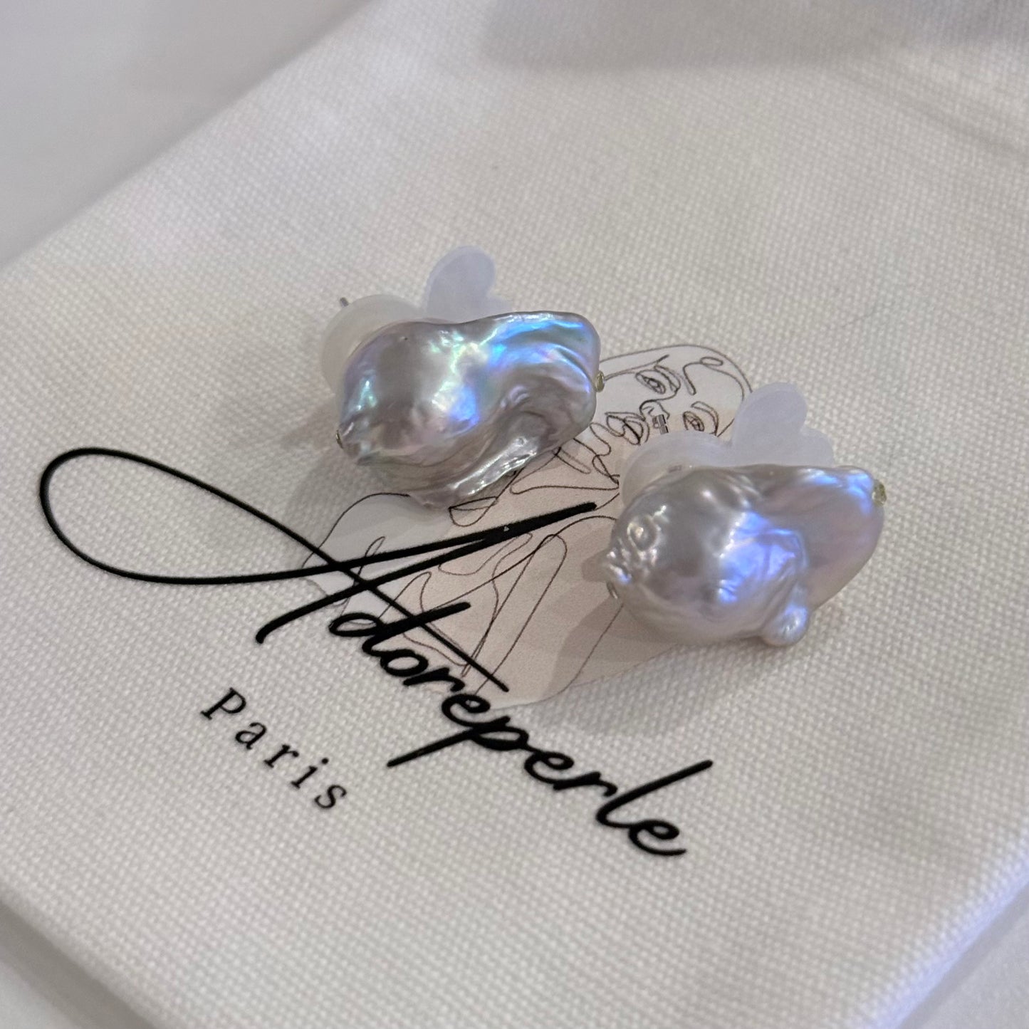 The Marais Collection — Pearl earrings