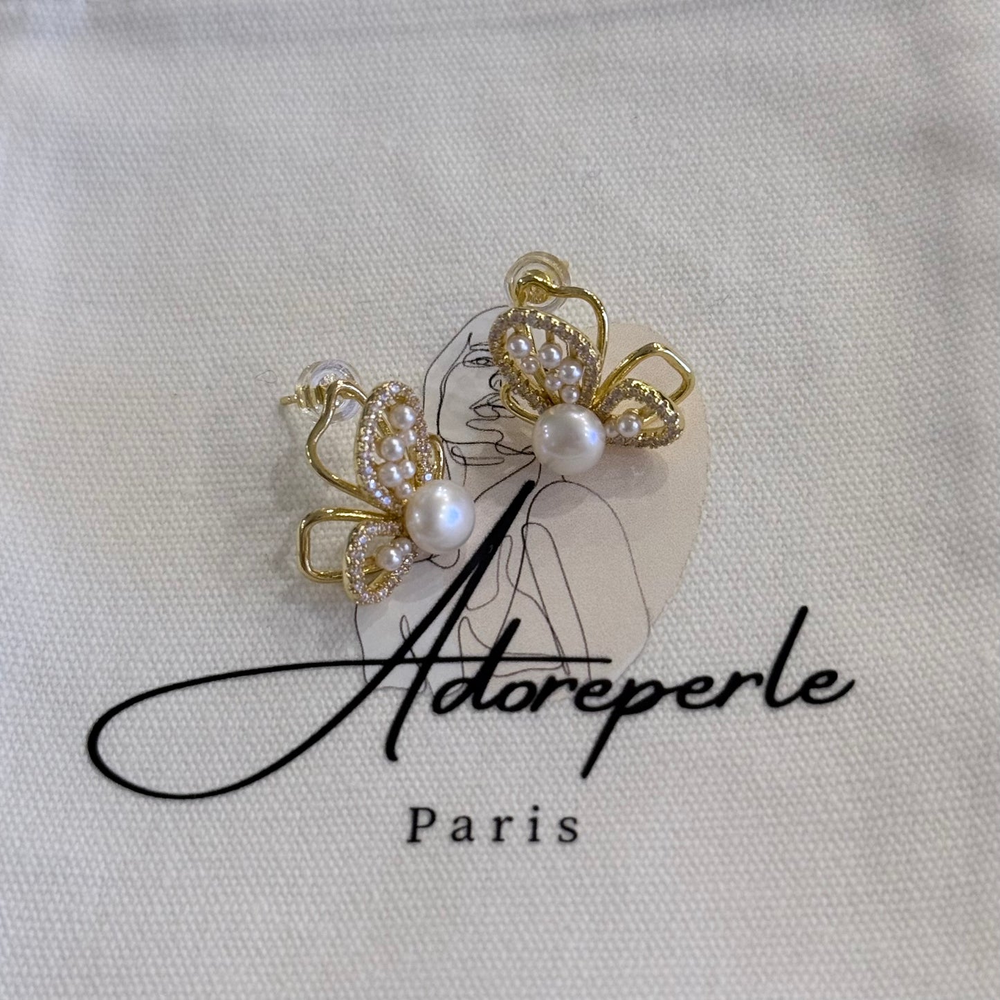 The Marais Collection — Pearl earrings