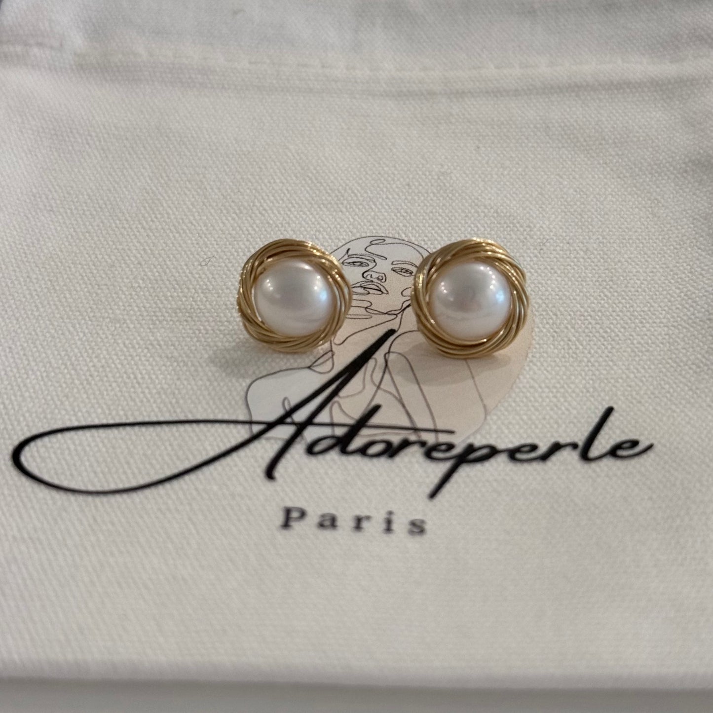 The Marais Collection — Pearl earrings