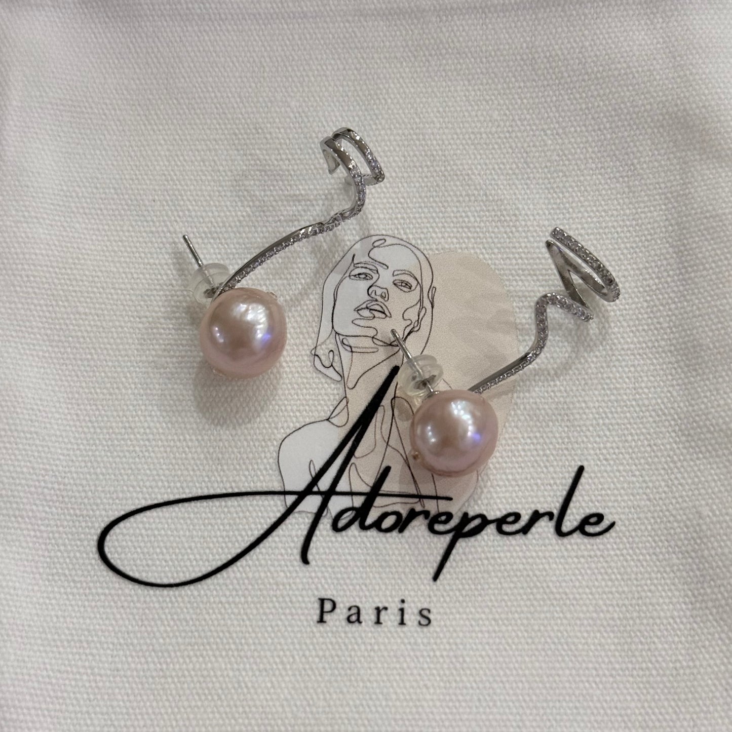 The Marais Collection — Pearl earrings