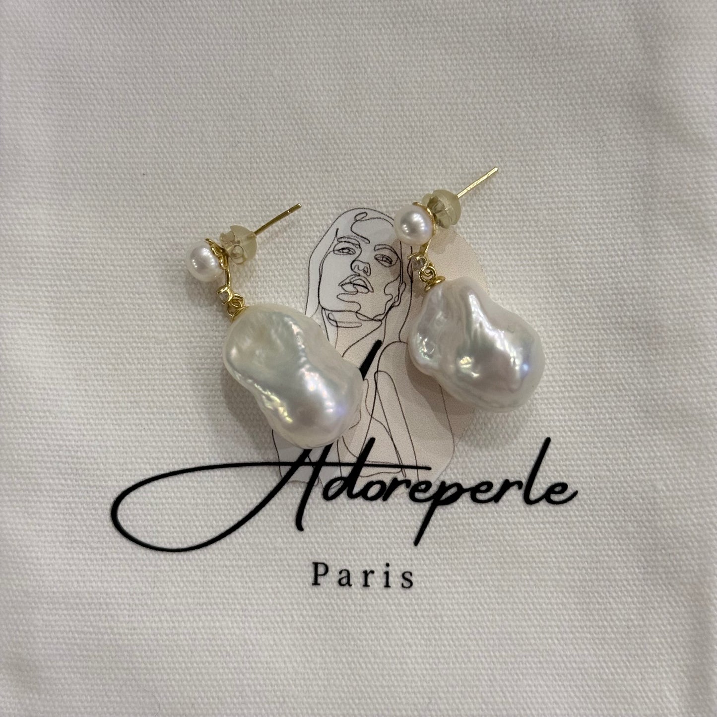 The Marais Collection — Pearl earrings