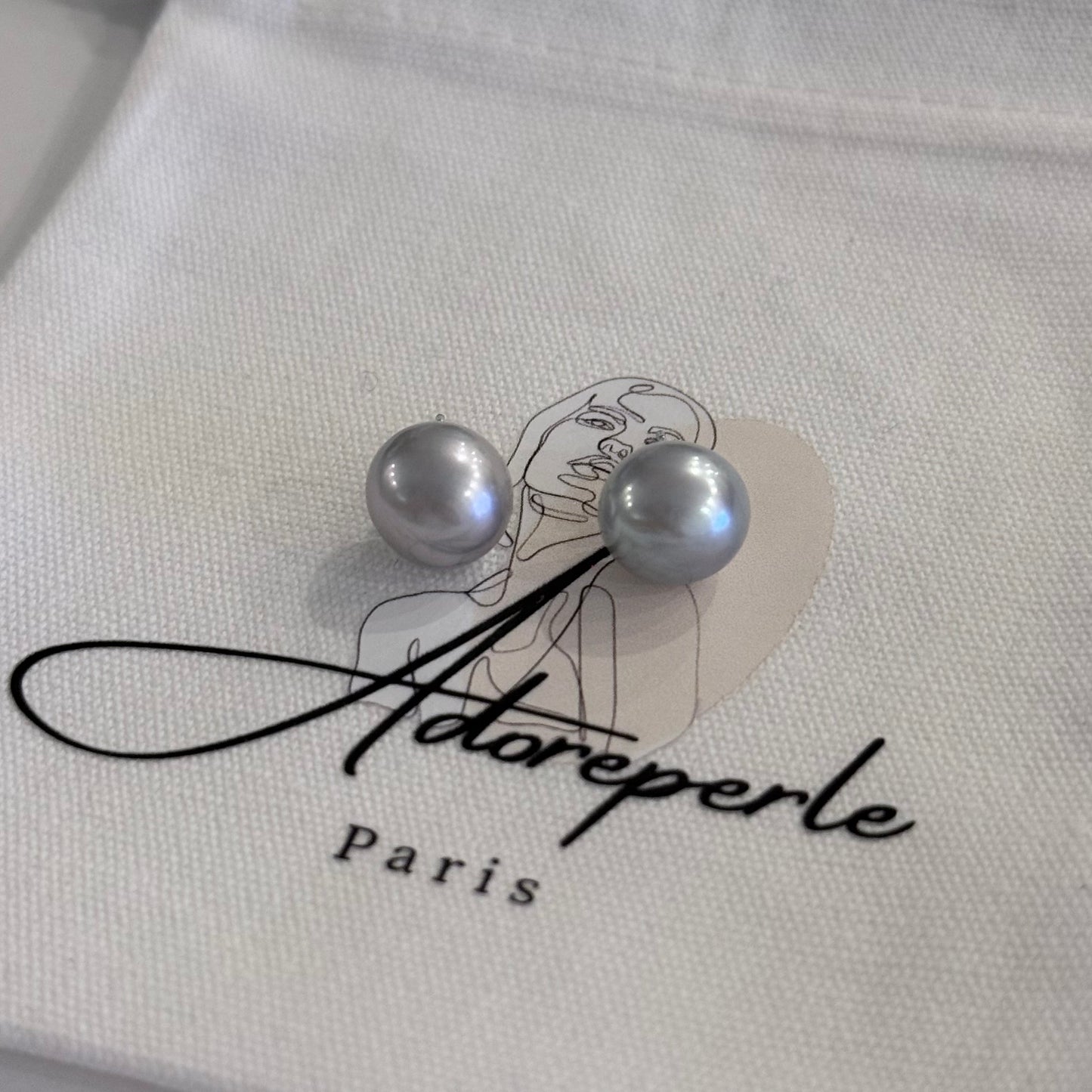 The Marais Collection — Pearl earrings