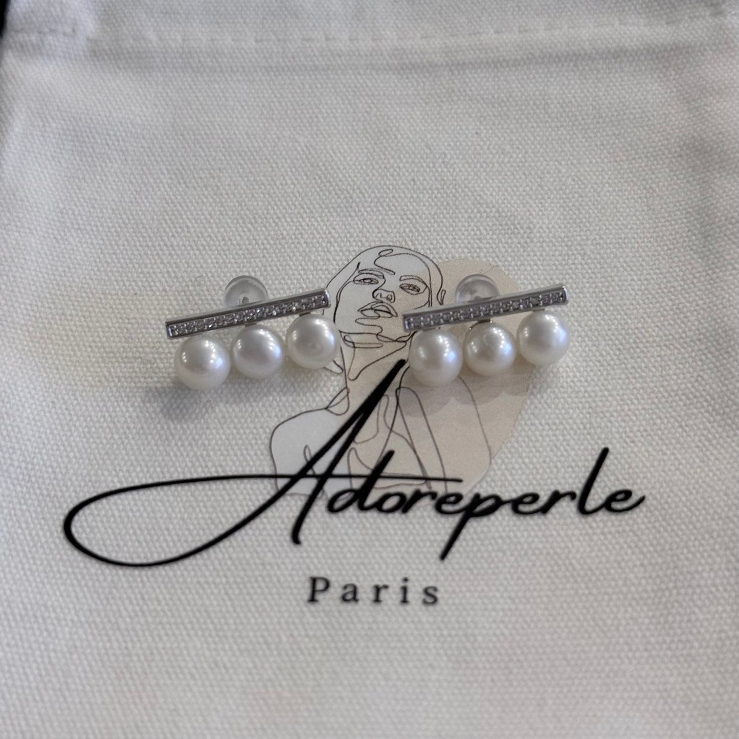 The Marais Collection — Pearl earrings