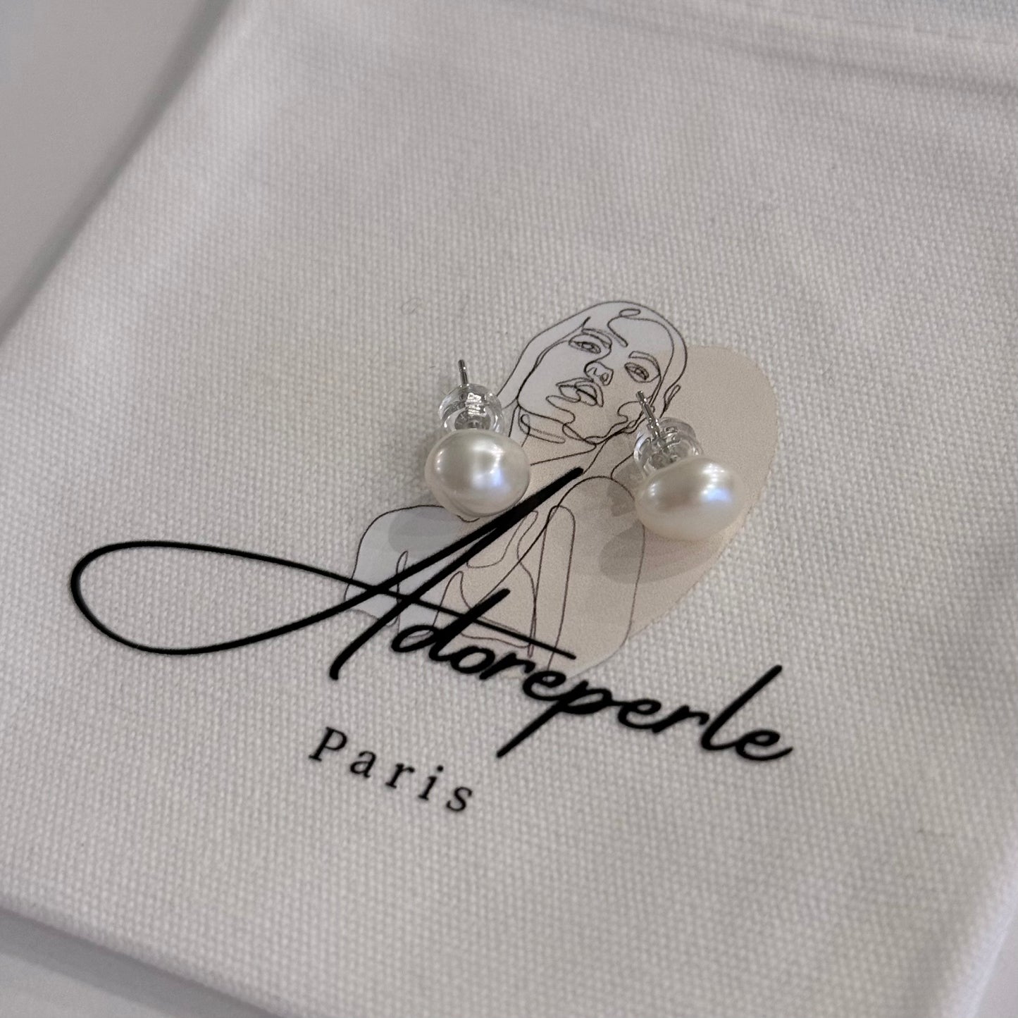 The Marais Collection — Pearl earrings