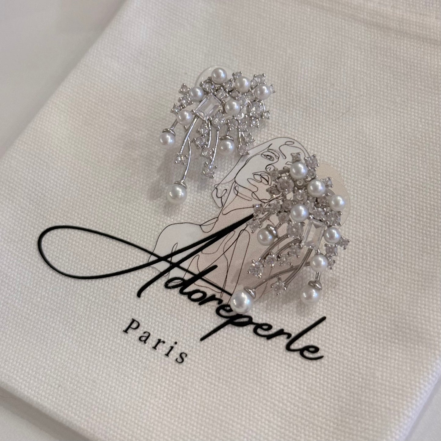 The Marais Collection — Pearl earrings