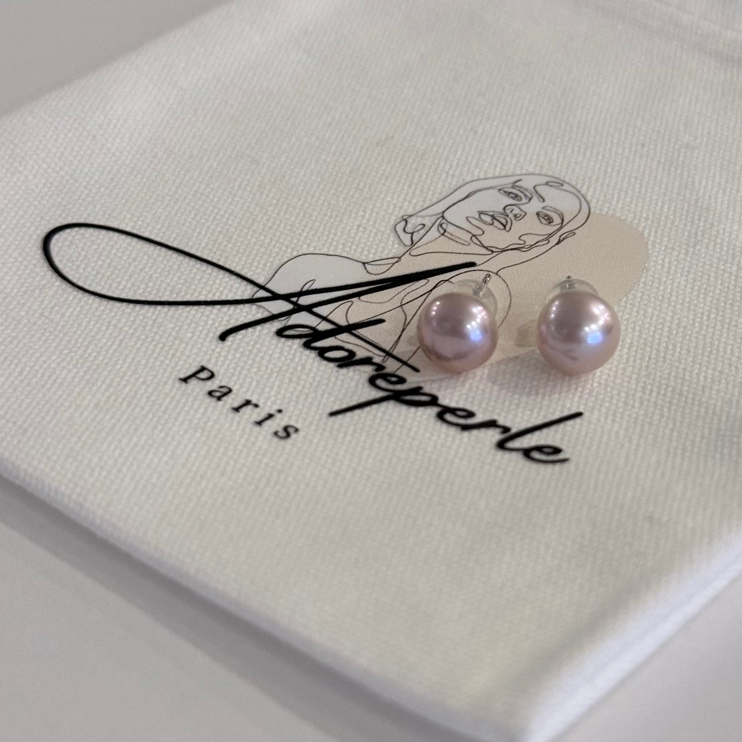 The Marais Collection — Pearl earrings