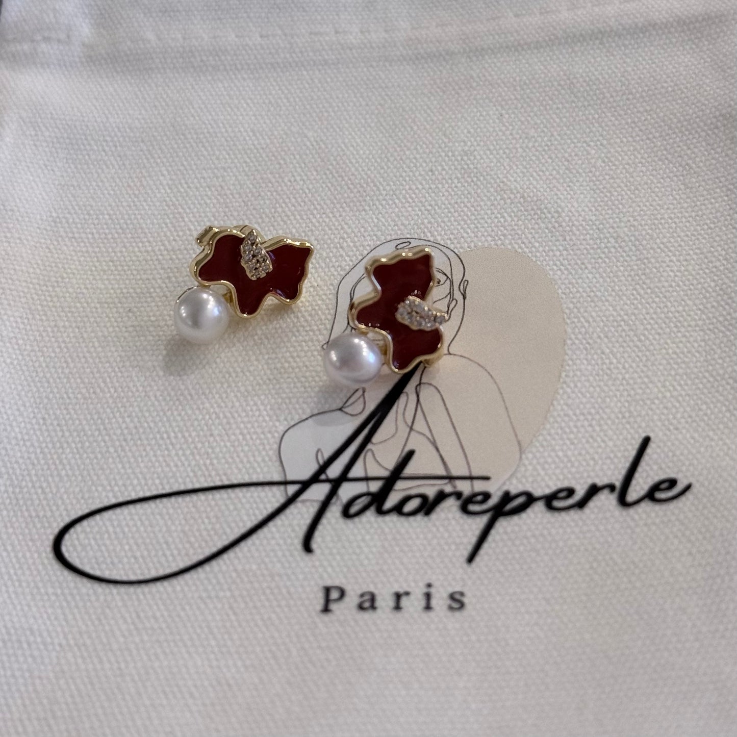 The Marais Collection — Pearl earrings