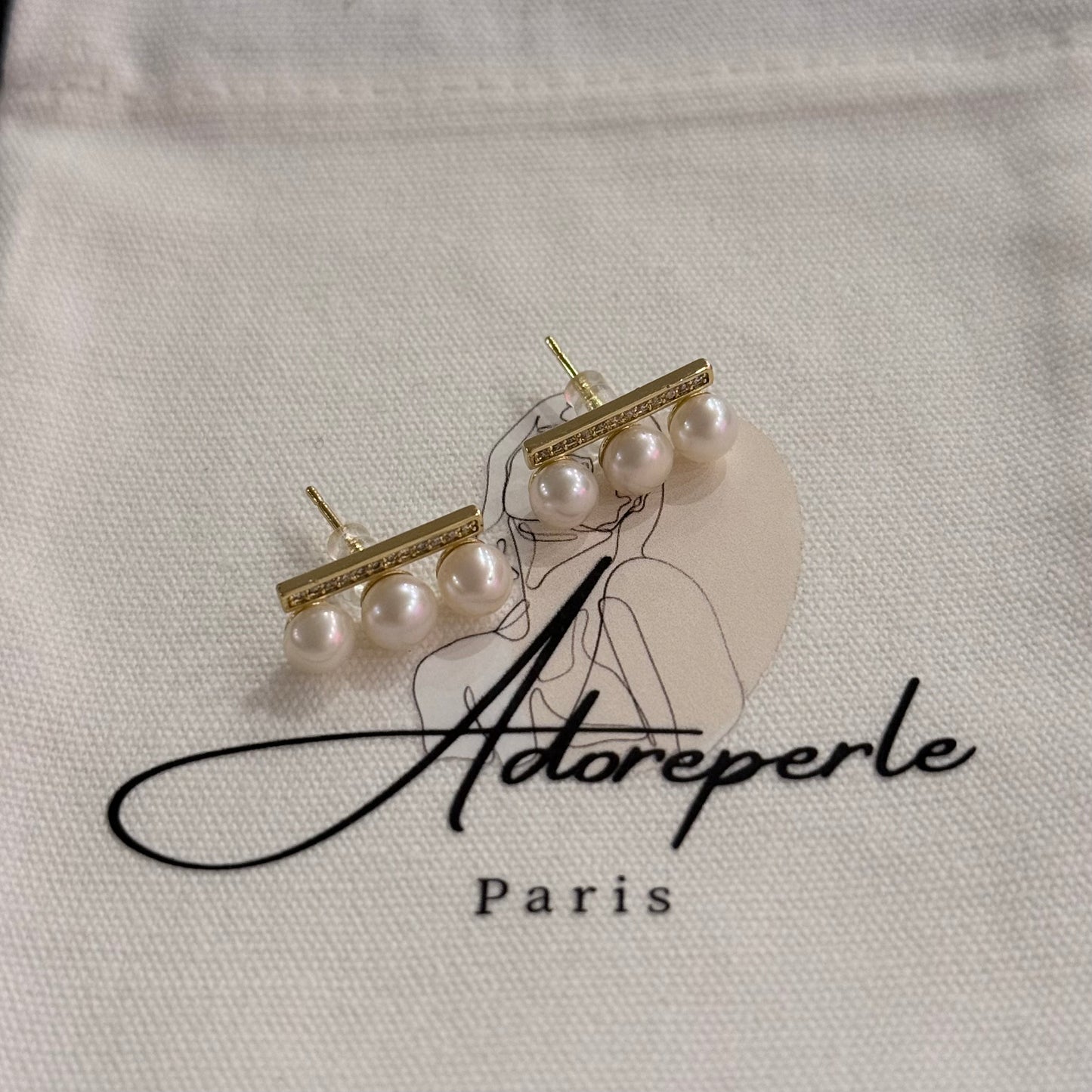 The Marais Collection — Pearl earrings