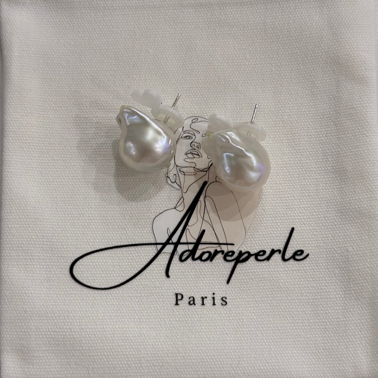 The Marais Collection — Pearl earrings