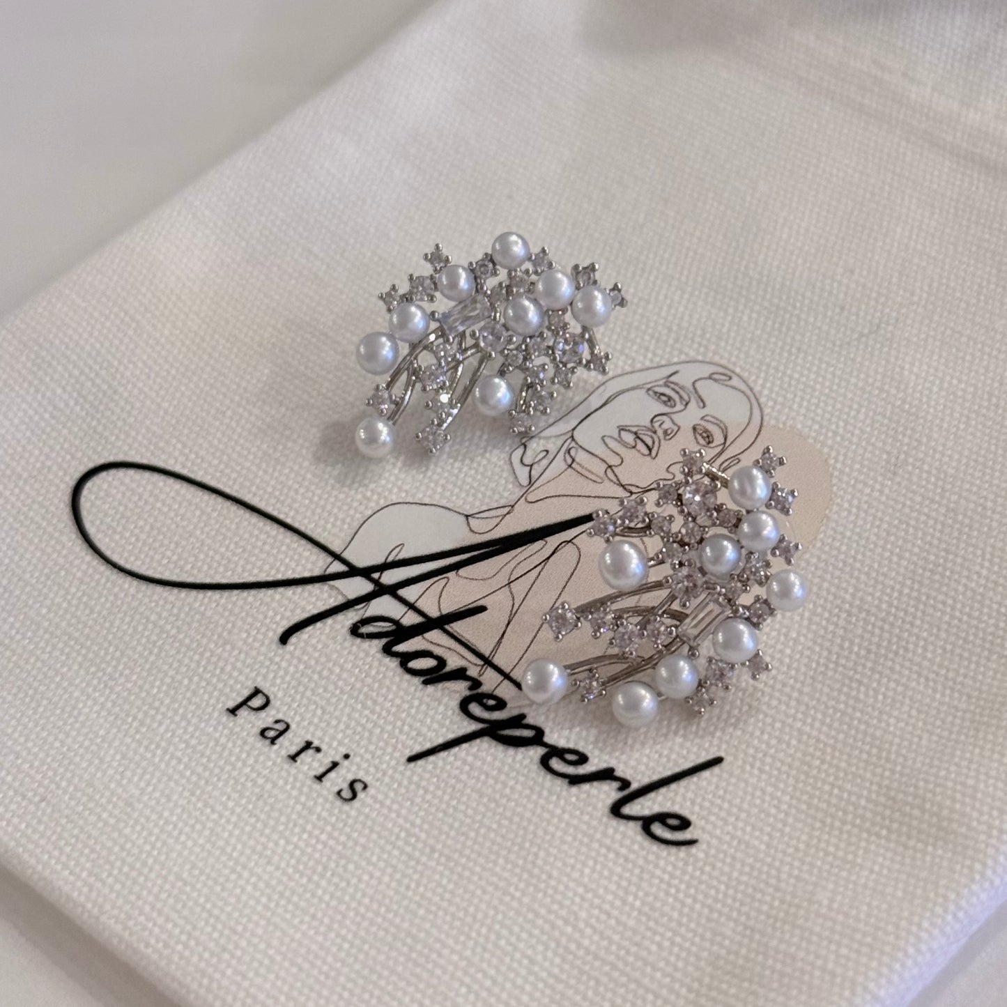 The Marais Collection — Pearl earrings