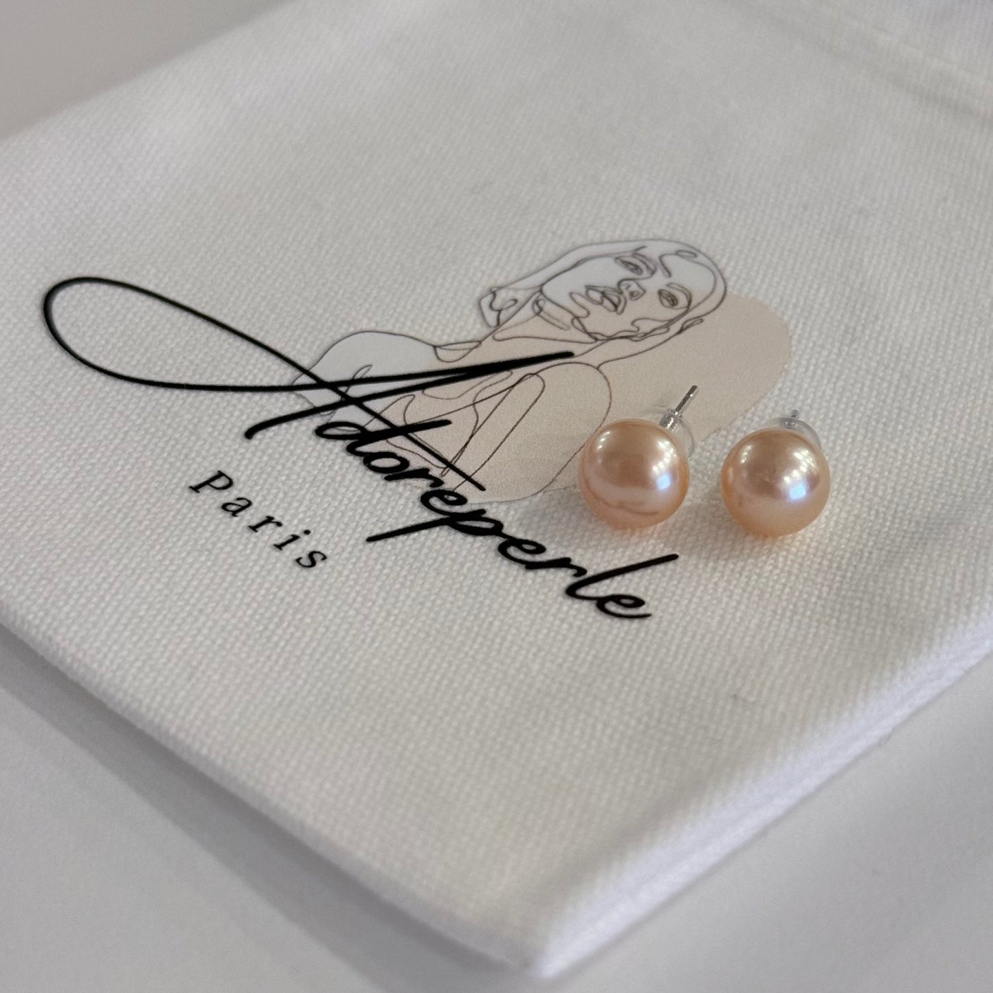 The Marais Collection — Pearl earrings