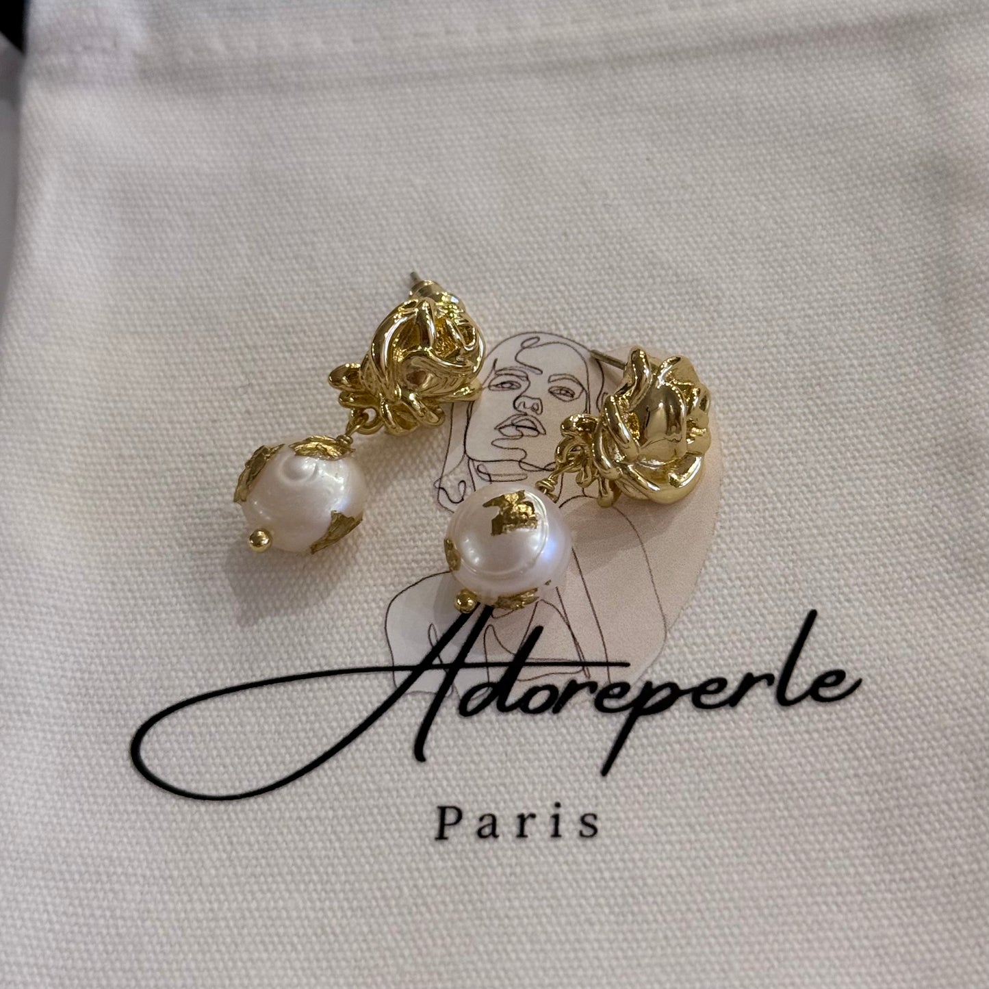 The Marais Collection — Pearl earrings