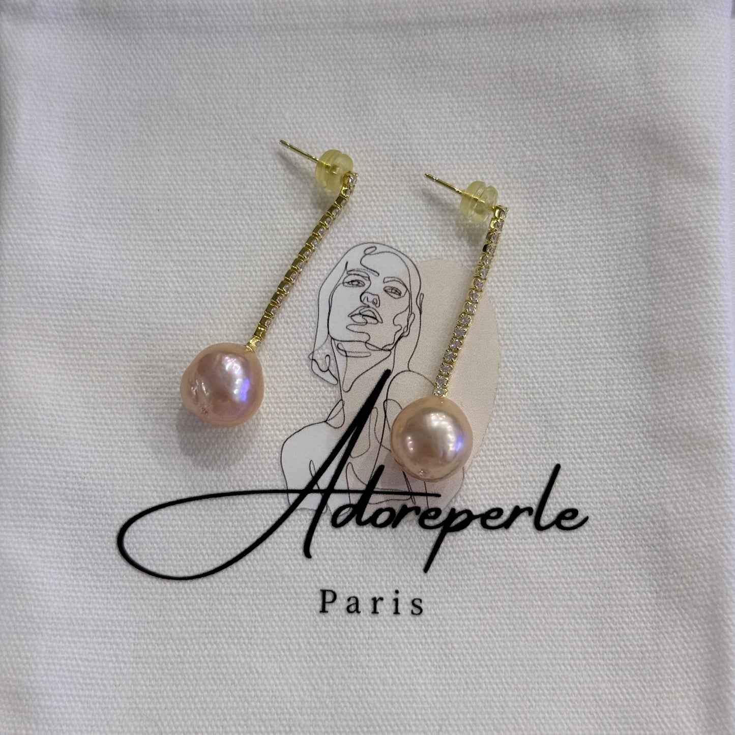 The Marais Collection — Pearl earrings